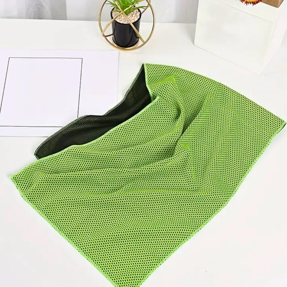 Dani 2 Pc Green & Pink Cooling Towels - Picture 2 of 6